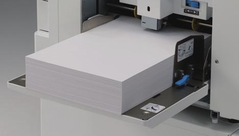 Alta carga de alimentação do papel As bandejas de papel têm uma capacidade de 1000 folhas*, tanto para a entrada como para a saída, o que assegura uma impressão