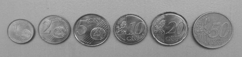5- Márcio mora na Alemanha, onde a moeda é o Euro. A imagem a seguir mostra todas as moedas de centavos existentes do Euro. Foto do elaborador.