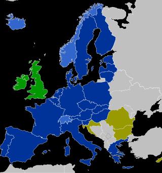 Acordo de Schengen denominado em alusão a Schengen, localidade em Luxemburgo situada às margens do rio Mosela e, próxima à tríplice fronteira entre Alemanha, França e Luxemburgo (este representando