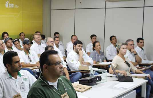 Editorial Carlos Eduardo Turchetto Santos Presidente da CMAA Promover a Abertura da Safra Mineira de Açúcar e Etanol é um grande orgulho para a CMAA e ao mesmo tempo, uma enorme responsabilidade.