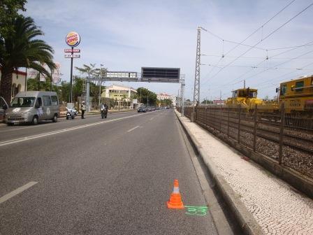 30 m antes da entrada da rua 1º de Maio. 38 o 41,965 N 09 o 14,689 O Alt. 7 m 33.