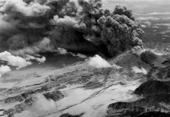 Questão 5: O Vulcão Pinatubo entrou em erupção na Ilha de Luzon nas Filipinas em 1991 (figura 1) em uma das maiores erupções da história.