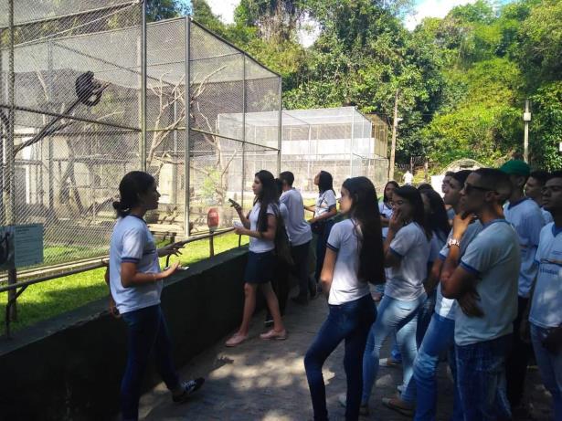 Apresentação dos alunos sobre a biologia de animais no Zoológico Dois Irmãos.