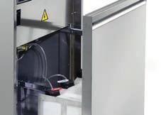 Compartimento deslizante provido com sistema de bloqueio e fácil acesso para armazenamento de produtos químicos.