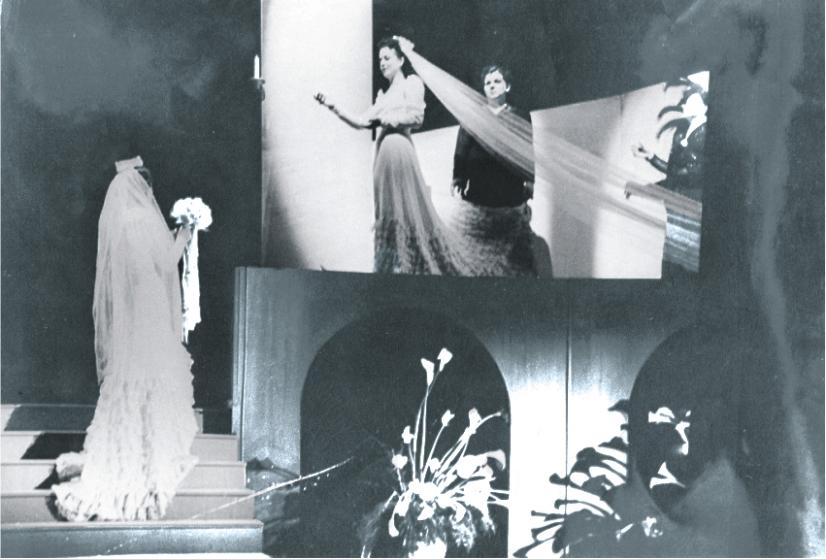 RTES 1 peça Vestido de Noiva, escrita por Nelson Rodrigues e dirigida pelo polonês Ziembinski, foi encenada pela primeira vez em 1943, sendo um marco na história da dramaturgia nacional.