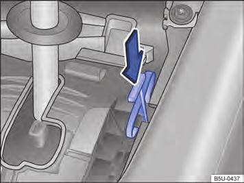 Nunca deixar o veículo rodar na posição da alavanca seletora N, especialmente com o motor desligado. A transmissão automática não é lubrificada e, por isso, pode ser danificada.