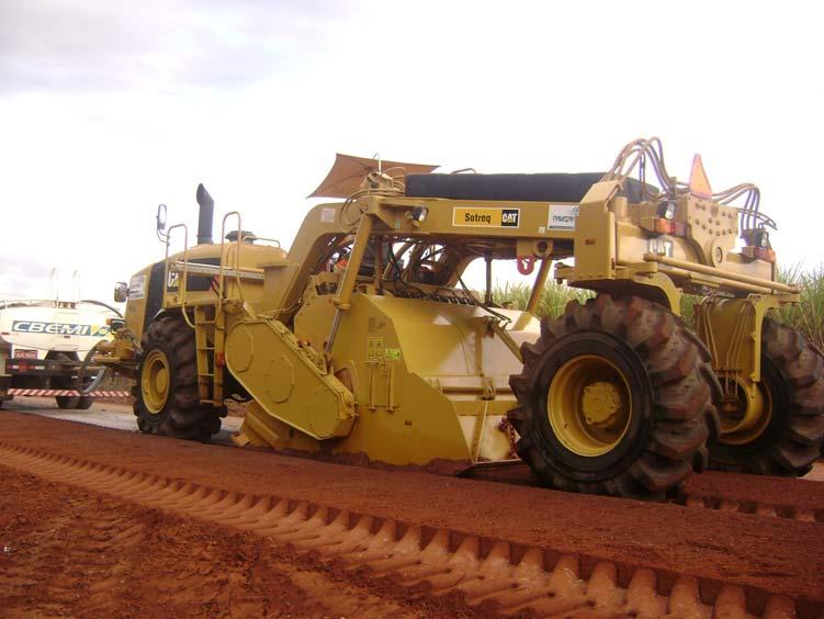 RM 500 Caterpillar RM-500 Características técnicas: Motor Caterpillar C-15 - ACERT Potência 540 HP Largura de corte 2,438 metro