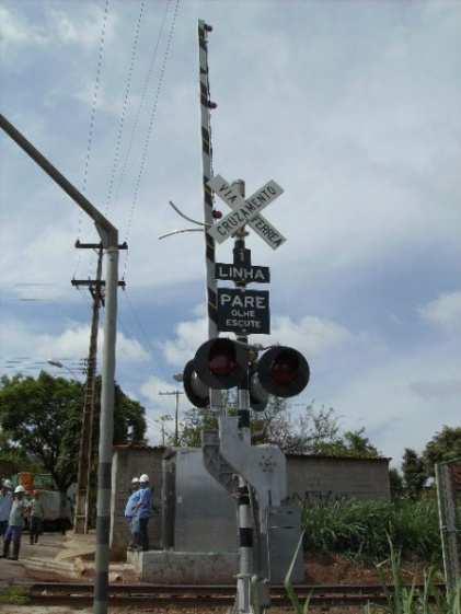 Sinalização para Passagens de Nível Objetivo Sistema de Proteção para os cruzamentos rodo-ferroviários.