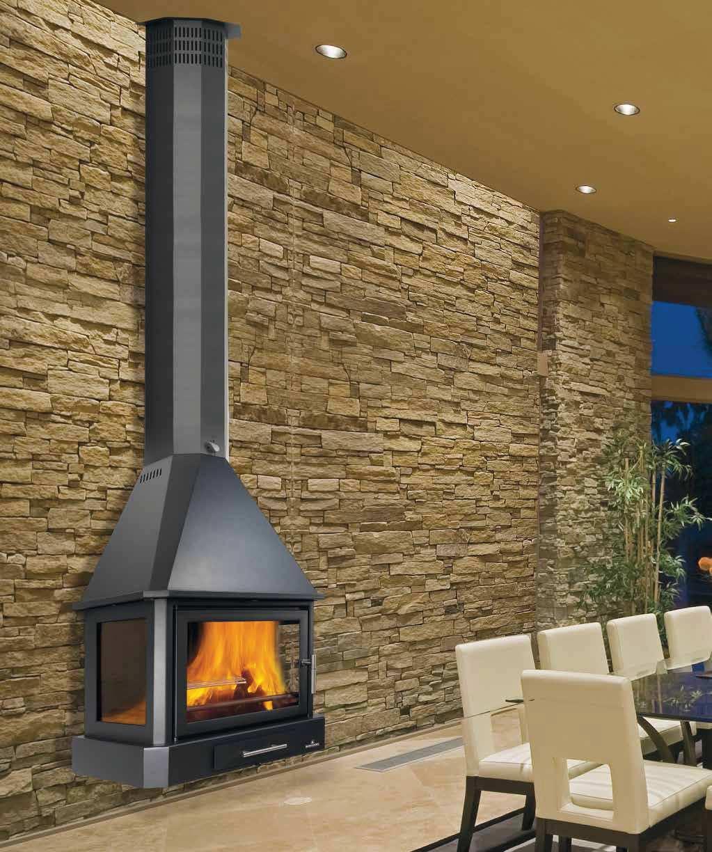 Chimenea para colgar tres caras en cristal vitrocerámico Lareira de suspender com três laterais em vidro vitrocerâmico Interior en placas de fundición con parrilla de asados giratoria de 300 x 300 mm.