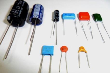 2 Capacitores para placas de circuito impresso Nos