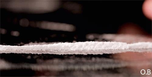 No corpo a cocaína pode causar midríase e contrações musculares.
