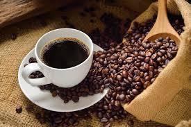 Cafeína. É o princípio ativo encontrado em bebidas do tipo, chá, cola, alguns energéticos e principalmente o café.