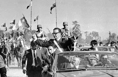 7 - O GOVERNO ALLENDE (Chile 1973): Antecedentes: Estabilidade política (partidos de esquerda legalizados, operariado ativo).