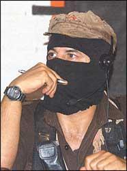 Exército Zapatista de Libertação Nacional EZLN (MÉX 1993): Grupo de origem indígena. Sub-comandante Marcos líder. Anti-globalização.