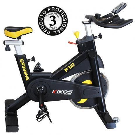 Cycle Indoor Bike Spinning Kikos PRO F12 Estrutura construído aço carbono parede de 3,5mm tubo oblongo em 76,20 x 86 x 3,5mm, com suportes e pontos reforçados para instalação do guidão, do banco, do