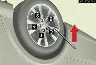 5-2. Etapas em caso de emergência Arruela Disco Porca Instale o pneu reserva e aperte cada porca com a mão,