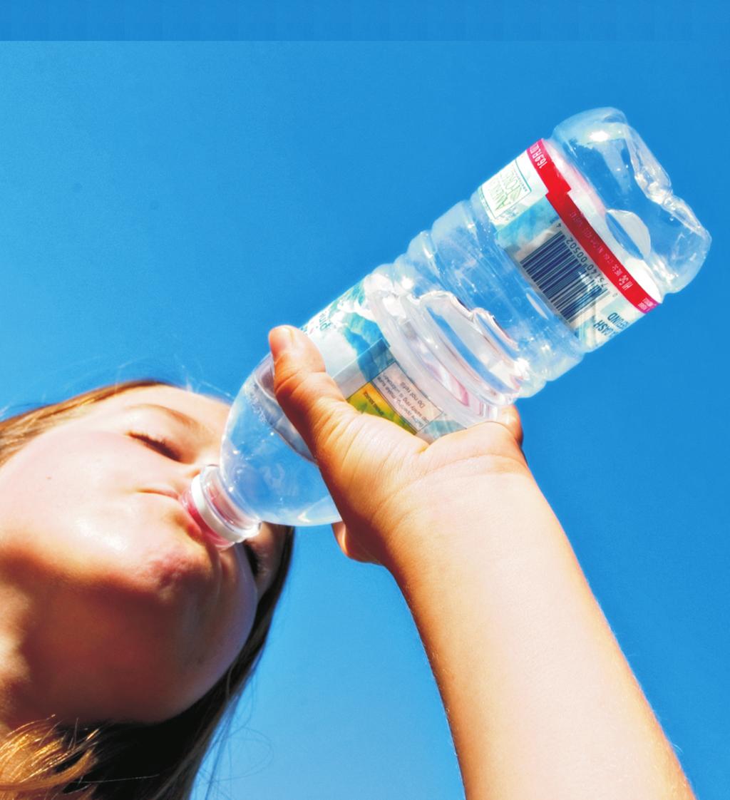 ÁGUA A água é um nutriente indispensável ao funcionamento do organismo; a