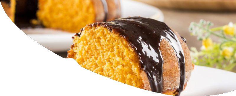 DOCES Bolo de Cenoura com Ganache de Chocolate Massa: 1 cenoura grande crua ralada 2 ovos 1 xícara de farinha de aveia 4 scoops de Glicemix Sanavita 3 colheres de sopa de óleo de coco 6 colheres de