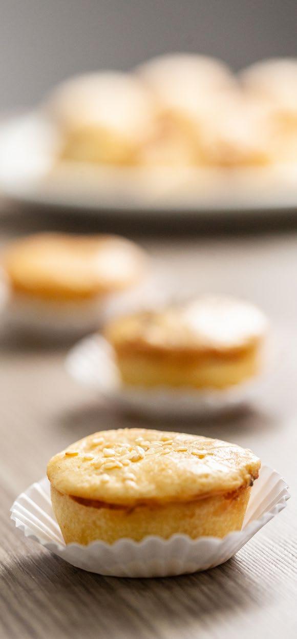 Salgados Sanduíches cortados ao meio OPÇÕES DE PÃES Mini pão francês baguete Mini pão francês baguete com gergelim Mini pão de batata redondo Mini pão de croissant reto Creme calabresa e batata palha