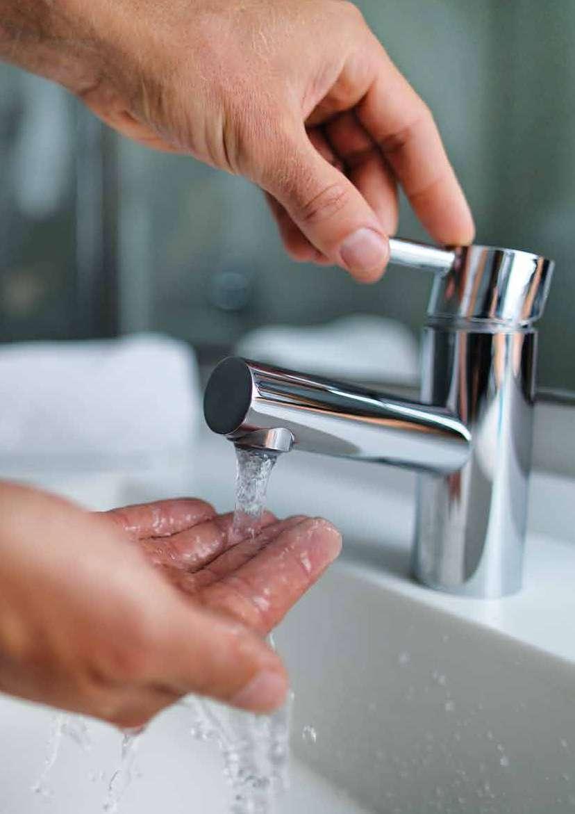 5. Águas Quentes Sanitárias 5.1 Águas Quentes Sanitárias Designam-se como Águas Quentes Sanitárias (AQS) as águas quentes utilizadas nos banhos, nas cozinhas e nas instalações sanitárias.