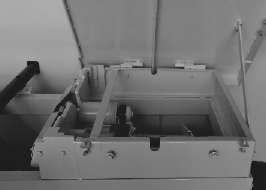 Figura 1 B Figura 2 Observação: Com a mesa fixa articulada retirar o kit de instalação da máquina. 3-Caso a máquina não venha com motor poderá ser instalado um motor de até 3CV.