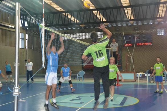 Modalidades Vôlei de quadra Com quatro jogadores, o vôlei conta com a participação de oito times mistos.