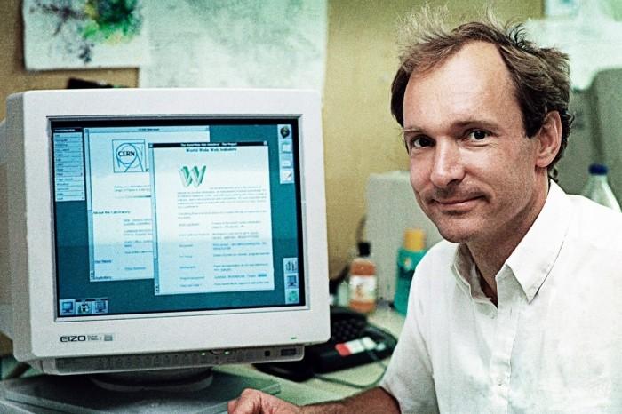 Internet Em 1992, Tim Berners-Lee criou, no Laboratório Europeu de Física de Partículas (Cern), World Wide Web (WWW), que começou a ser utilizada para