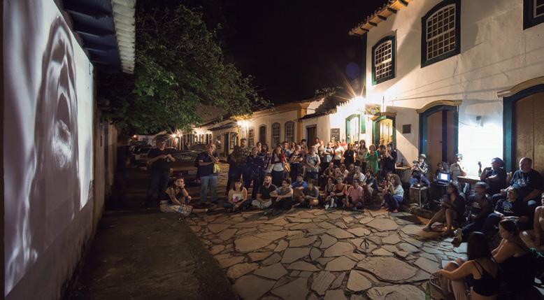 O discreto homem por trás do Festival de Tiradentes Por Juan Esteves Com trajetória de 30 anos de envolvimento cultural com a fotografia, Eugênio Sávio criou seu primeiro evento em Belo Horizonte e