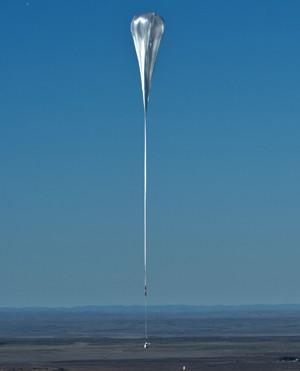 Austríaco salta da estratosfera e quer ser o 1º a superar a velocidade do som - Balão que levou a cápsula até a estratosfera demorou 2h30 na subida.