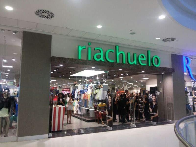 26 - Lojas Riachuelo Shopping Ponta Negra - AM Obra: Construção da Loja Descrição: Instalações elétricas e montagem de subestação 500kVA, rede de dutos e central de ar condicionado de 140 TR, sistema