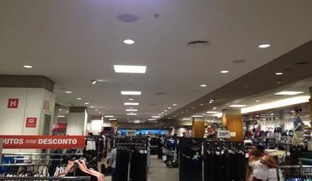 38 - Lojas Riachuelo - Shopping Barra - BA Obra: Reforma da Loja Descrição: Reforma de toda loja com substituição de piso, forro, reforço estrutural, demolição sem