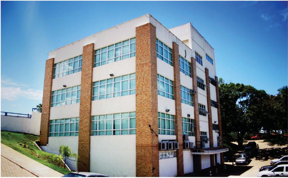 71- UNIFACS Obra: Faculdade de Engenharia Descrição: 04 andares, dos quais 03 andares referentes a salas e 01 andar de Laboratórios, incluindo área de estacionamento e convivência.