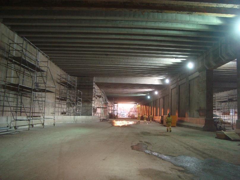 5 EXECUÇÃO DO TÚNEL SOB AS FUNDAÇÕES DAS PONTES PRÉ EXISTENTES O projeto previa a subfundação potencial de 4 pontes para a passagem dos túneis.