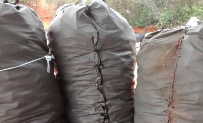 PLANO DAS COLETAS SELETIVAS BACIA HIDROGRÁFICA DO SALGADO Região Cariri Foto 23. Recicláveis prontos para a comercialização em Porteiras.