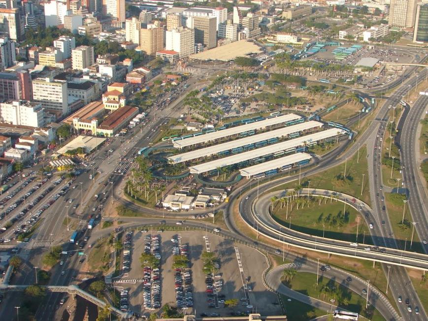 A primeira parte do aterro hidráulico (construído de setembro de 1996 a maio de 1999) que atinge até a desembocadura do Rio Tavares tem uma extensão de 4,5km e uma largura de 250m. Para aterrar, 7.