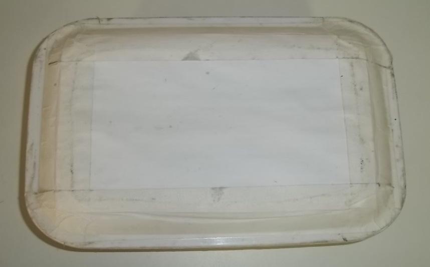 tecido, comumente utilizado, e também foi fixado por fita 3M (crepe - 50 mm largura) em ambos os lados da tampa (externo e interno), na tentativa de evitar o
