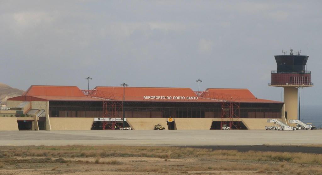 Aeroporto de Porto Santo - Aerogare e Torre de Controlo, PORTUGAL Direcção Regional de Aeroportos da Região Autónoma da Madeira Aéroport de