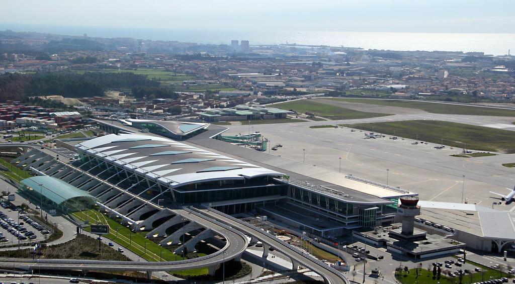 Aeroporto Sá Carneiro - Reabilitação de Pavimentos de Caminhos de Circulação, PORTUGAL ANA, Aeroportos de Portugal 2014 Aéroport Sá Carneiro - Réhabilitation des