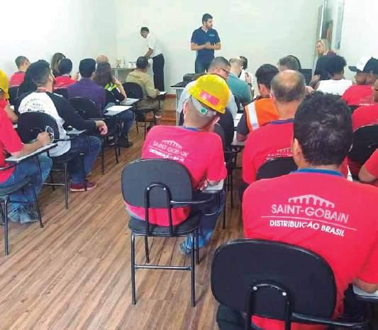 SINDICALISMO SINDICATO FECHA ACORDO QUE BENEFICIA TRABALHADORES DA TELHANORTE O representante do sindicato Elias Cardoso e o diretor Luiz Ferreira Neto estiveram na quinta, 27/09, no Centro de