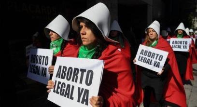 Brasileiras procuram aborto nos poucos países da América Latina onde prática é legal Segundo ONGs que representam direitos das mulheres, os destinos mais procurados são Colômbia e Cidade