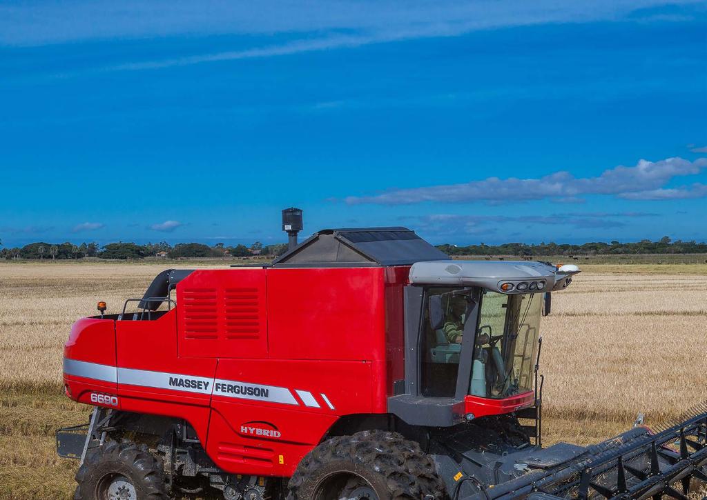 Colheitadeiras Híbridas A VERSATILIDADE QUE O PRODUTOR PRECISA As novas colheitadeiras híbridas da Massey Ferguson são incomparáveis quando o assunto é produzir mais com o menor custo possível.