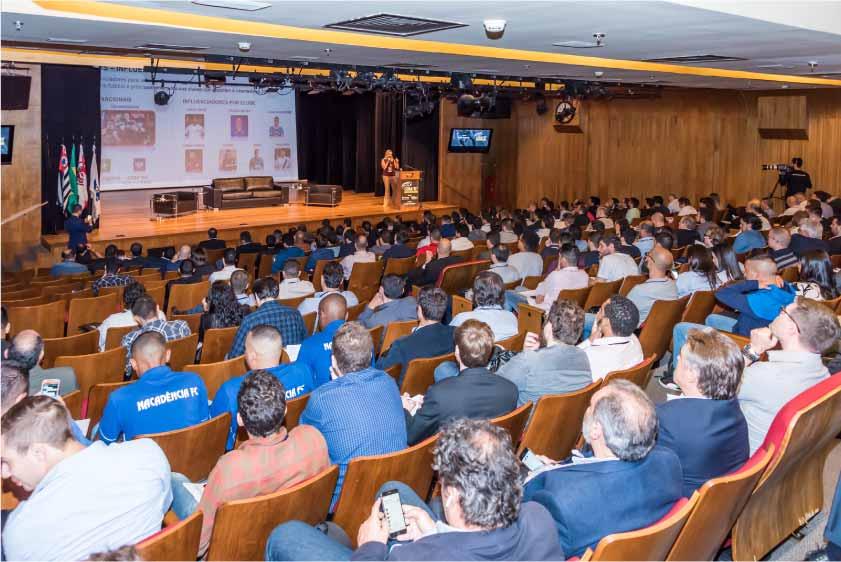 Teatro lotado para prestigiar o