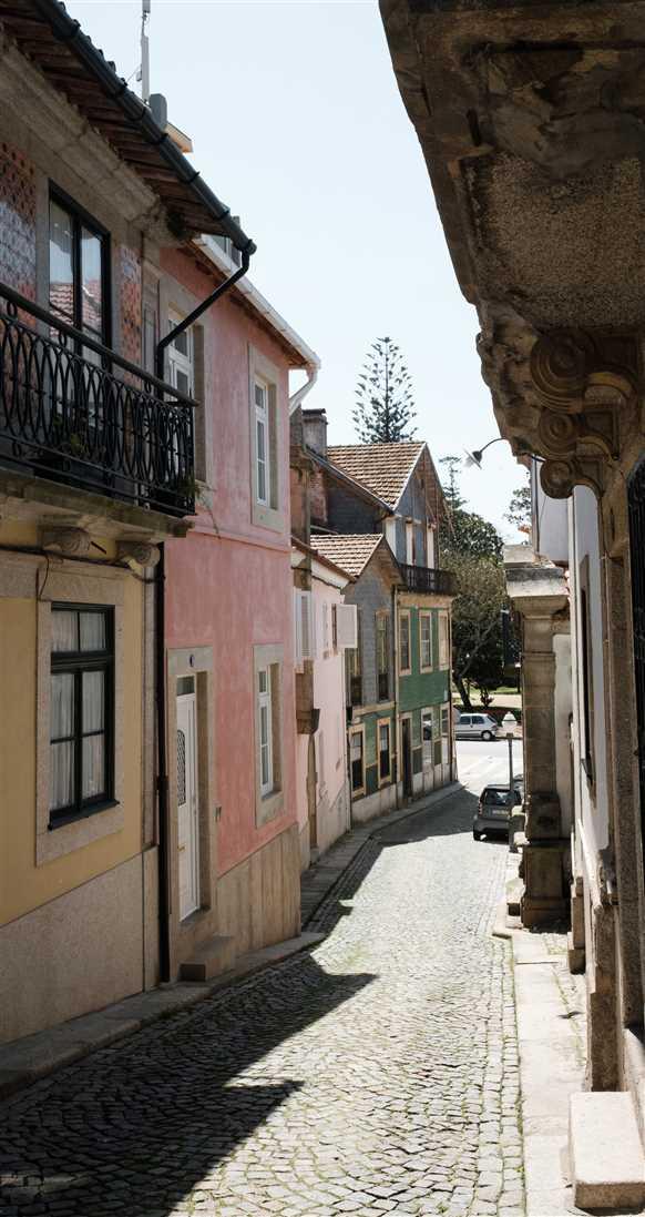Localizado na rua Bela, em plena Foz do Douro, os Foz Bela Houses resultam da reabilitação de um edifício de habitação, e a sua reconversão num edifício de habitação