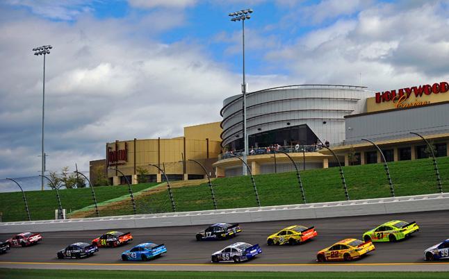 tempo, a corrida mais longa pela NASCAR Sprint Cup Series foi a de 2001 com o tempo de 03h37min19 e