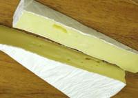 8 QUEIJO GONGONZOLA Figura 3: Queijo Camembert Fonte: Associação Brasileira das Indústrias do Queijo, [199?
