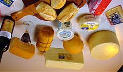 Os queijos quando consumidos pelo menos 3 vezes ao dia, contribuem eficazmente para o atendimento diário de pelo menos 35% das necessidades de cálcio (fundamental na formação das estruturas ósseas e