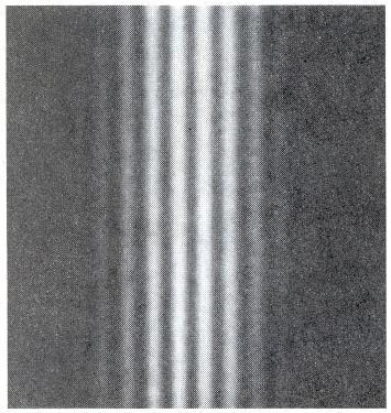 Resultado experimental com elétrons Feixe de elétrons de 50 kev (=0,00536nm) foram lançados sobre duas fendas de 500nm de abertura, separadas por uma distância de 2000nm e observadas na tela a 350mm