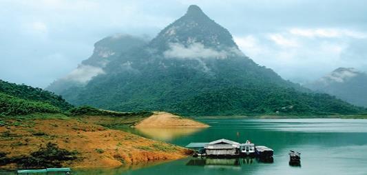 naturais. Após uma refeição regional e alguns km em asfalto, teremos um pequeno transfer até Ha Giang (45 min). 48km, + 1500m DIA 8 HOANG SU PHI a TUYEN QUANG Sente-se com força hoje?