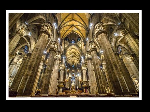 impressionantes e surpreendentemente ampla gama de obras de arte anexadas às paredes.