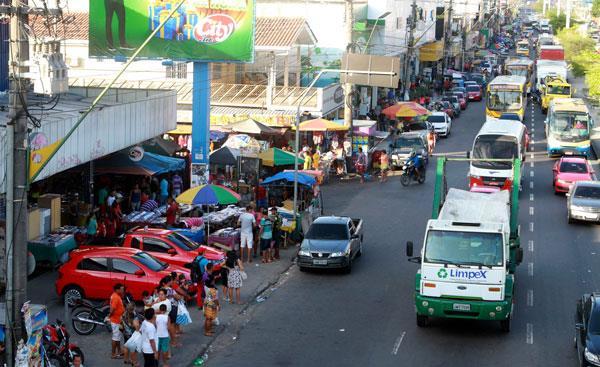 O centro é normalmente a região onde há mais movimento na cidade, pois lá está grande parte dos estabelecimentos comerciais: supermercados, consultórios, médicos, restaurantes, lojas,